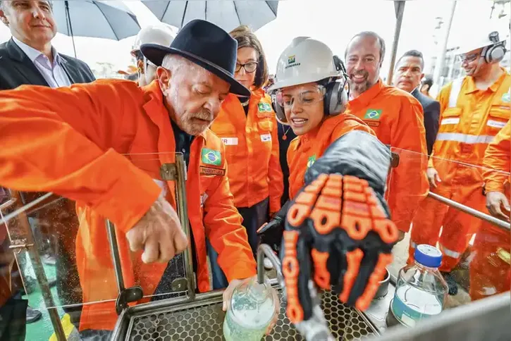 Imagem ilustrativa da imagem Lula defende criação de reserva estratégica de combustíveis