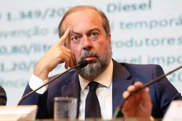 Imagem descritiva da notícia Governo cria subsídio de até R$ 0,89 para segurar preço da gasolina