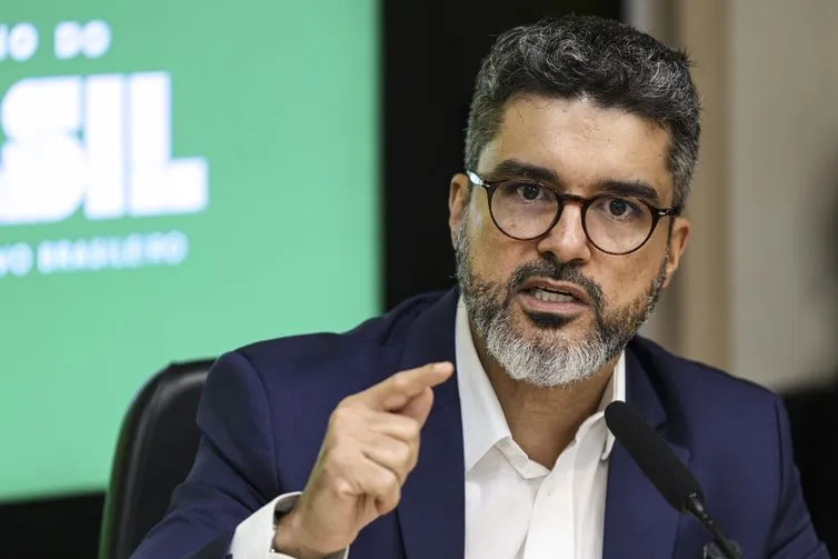 Imagem descritiva da notícia Governo lança plataforma para facilitar obtenção da CNH