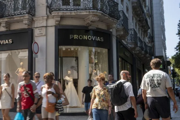 Imagem descritiva da notícia Sexta é o Novo Sábado: 41 empresas em Portugal reduzem escala para 4x3
