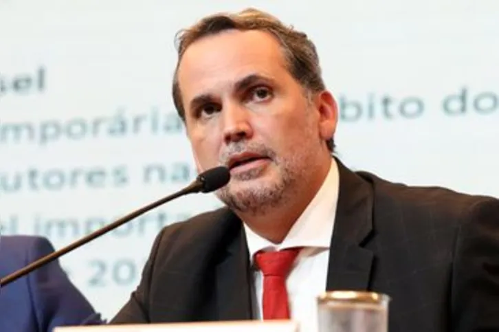 Imagem ilustrativa da imagem Governo cria subsídio de até R$ 0,89 para segurar preço da gasolina