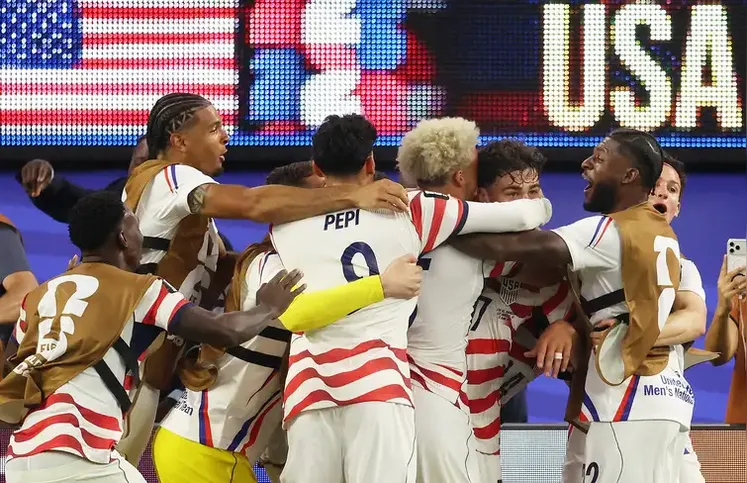 Imagem ilustrativa da imagem Canadá e Bósnia empatam por 1x1 no jogo de abertura da Copa no Canadá