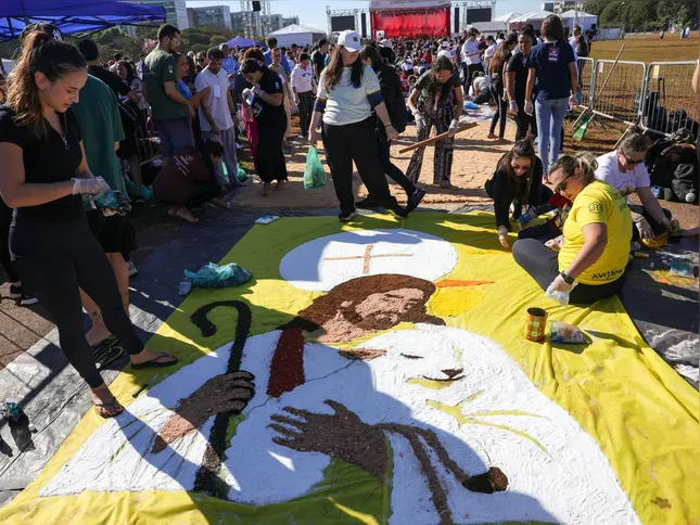 Imagem ilustrativa da imagem Jovens no DF se unem por tapetes de Corpus Christi e “jejum” de telas
