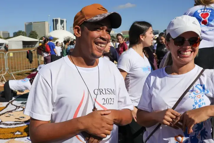 Imagem ilustrativa da imagem Jovens no DF se unem por tapetes de Corpus Christi e “jejum” de telas