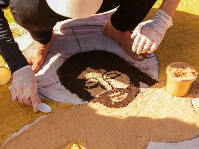 Imagem ilustrativa da imagem Jovens no DF se unem por tapetes de Corpus Christi e “jejum” de telas