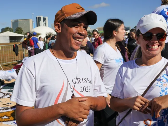Imagem ilustrativa da imagem Jovens no DF se unem por tapetes de Corpus Christi e “jejum” de telas