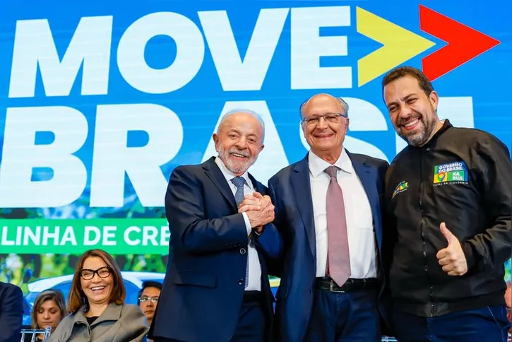 Imagem ilustrativa da imagem Lula cria programa de R$ 30 bilhões para motoristas de aplicativos