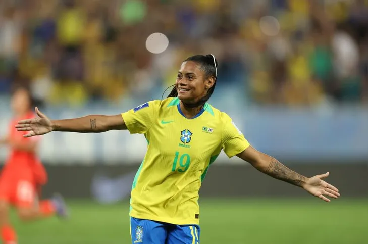 Imagem ilustrativa da imagem Lula sanciona lei da Copa do Mundo Feminina e reconhece pioneiras