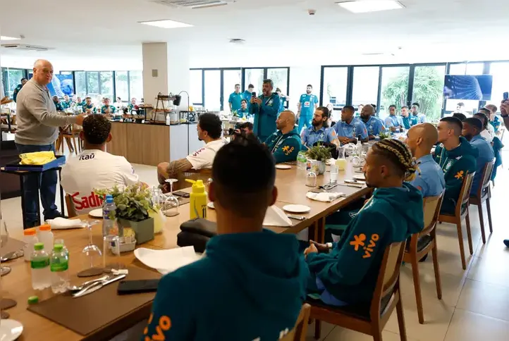 Imagem ilustrativa da imagem Pentacampeão com a seleção, Felipão é homenageado na Granja Comary
