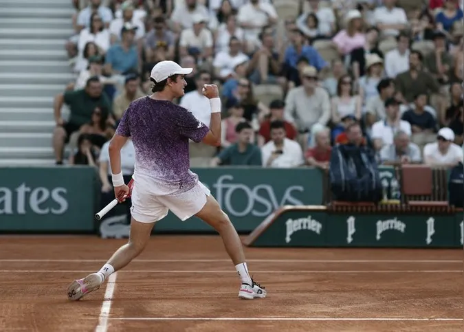 Imagem ilustrativa da imagem Roland Garros: Bia Haddad e Demoliner vencem estreias nas duplas