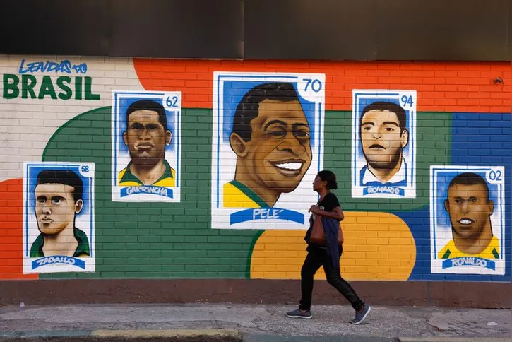 Imagem ilustrativa da imagem Ruas decoradas para Copa do Mundo reforçam vínculo comunitário no Rio