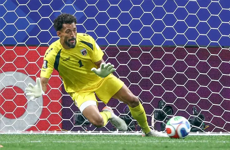 Imagem ilustrativa da imagem Goleiro Vozinha torce por novo contrato: "lugar onde possa ser feliz"