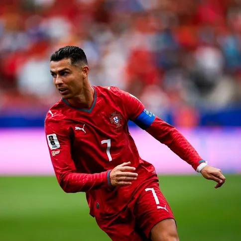 Imagem ilustrativa da imagem Portugal fica no empate em partida apagada de Cristiano Ronaldo