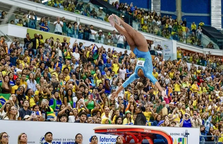Imagem ilustrativa da imagem Rebeca Andrade volta com ouro no Pan de ginástica artística