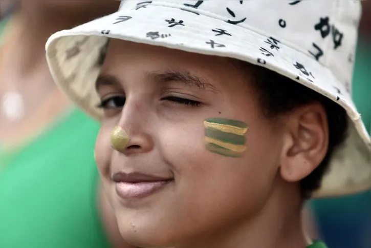Imagem ilustrativa da imagem Torcedores se reúnem no centro de SP para assistir ao jogo do Brasil