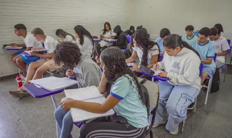 Imagem ilustrativa da imagem Desigualdades marcam formalização do trabalho entre jovens brasileiros