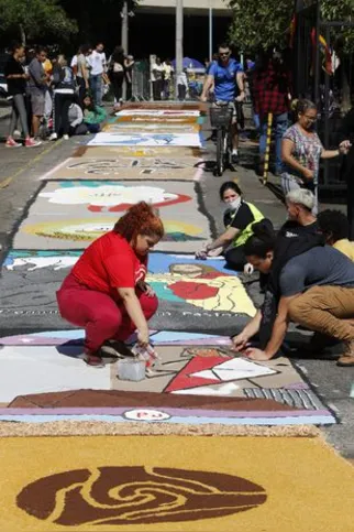 Imagem ilustrativa da imagem Corpus Christi: confecção de tapetes volta ao centro do Rio de Janeiro