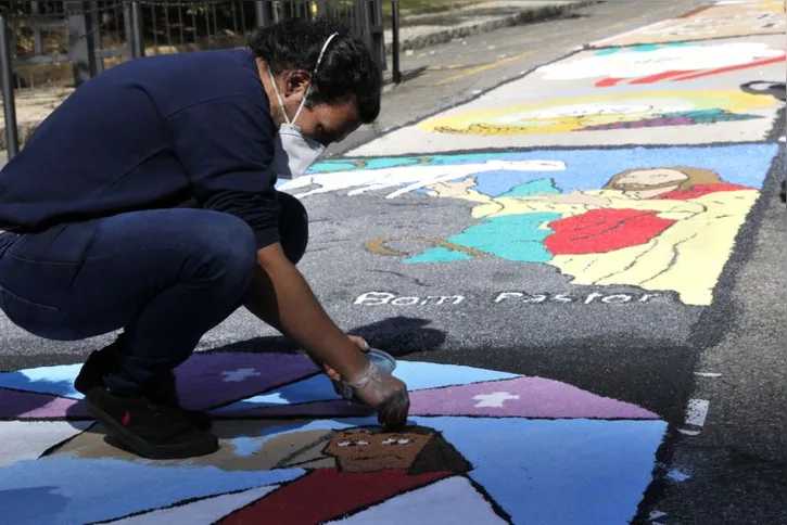 Imagem ilustrativa da imagem Corpus Christi: confecção de tapetes volta ao centro do Rio de Janeiro
