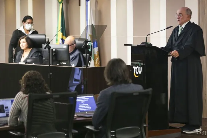 Imagem ilustrativa da imagem TCU aprova contas do governo federal de 2021 com ressalvas
