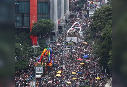 Imagem descritiva da notícia Depois de dois anos Parada do Orgulho LGBT+ de SP volta à Paulista