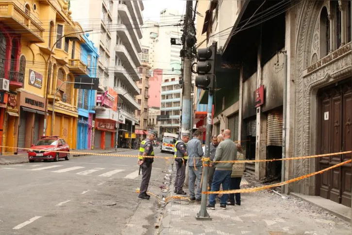 Imagem ilustrativa da imagem SP: prédio atingido por incêndio na região da 25 de Março pode desabar
