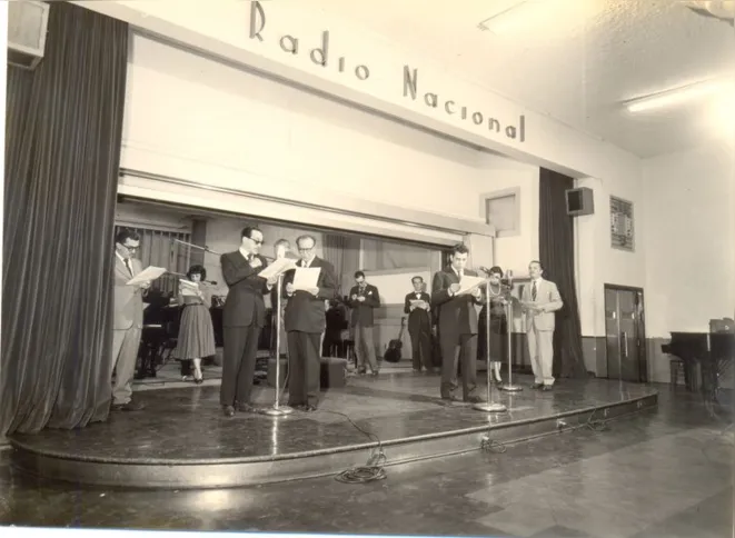 Imagem ilustrativa da imagem Cem anos do rádio no Brasil: da música ao riso, rádio conquista o povo