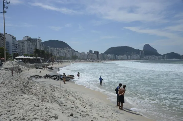 Imagem ilustrativa da imagem Frente fria traz chuva e ondas de até 3 metros no fim de semana do Rio