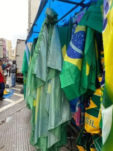 Imagem ilustrativa da imagem Comerciantes esperam aumentar faturamento com artigos para a Copa