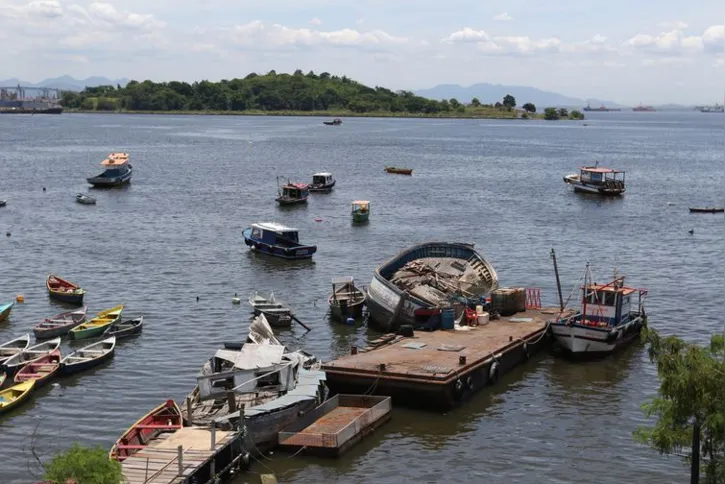 Imagem ilustrativa da imagem Acidente na Baía de Guanabara lança luz a problema ambiental e social