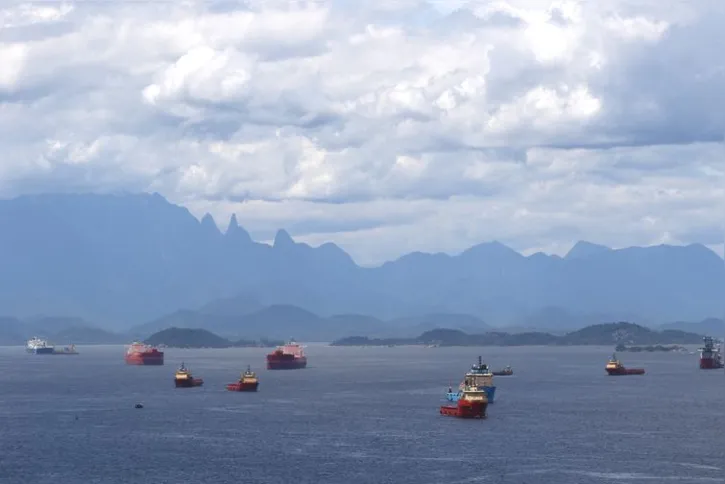 Imagem ilustrativa da imagem Acidente na Baía de Guanabara lança luz a problema ambiental e social
