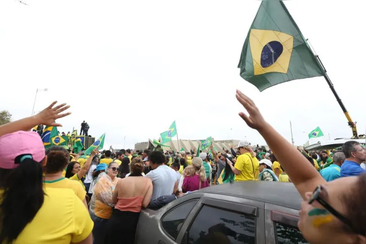 Imagem ilustrativa da imagem Comandantes militares condenam restrições a direitos de manifestantes
