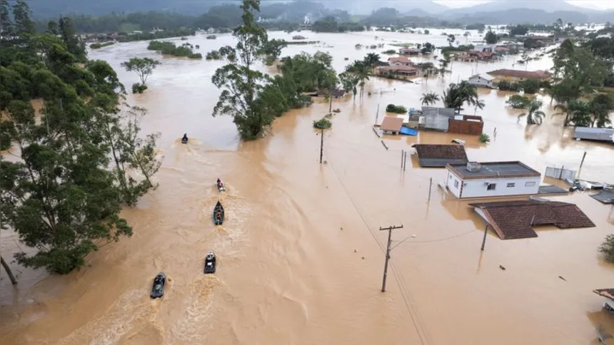 Imagem ilustrativa da imagem Chuva continua castigando Santa Catarina e estados do Sudeste