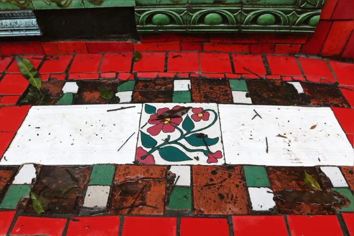 Imagem ilustrativa da imagem Guias turísticos buscam recursos para restaurar Escadaria Selarón