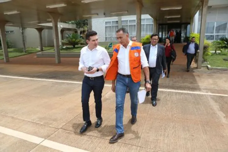 Imagem ilustrativa da imagem Ministros visitam Araraquara para verificar danos causados pela chuva