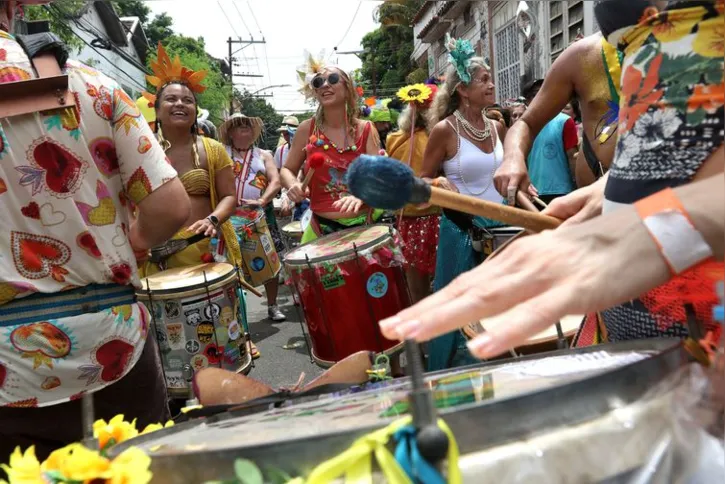 Imagem ilustrativa da imagem Foliões celebram volta do carnaval do Rio com o bloco Céu na Terra
