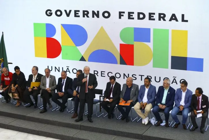Imagem ilustrativa da imagem Mínimo tem que subir de acordo com o crescimento da economia, diz Lula