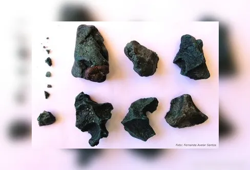 Imagem descritiva da notícia Estudo encontra rochas compostas de plástico na Ilha da Trindade