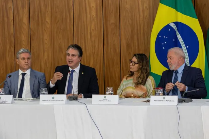 Imagem ilustrativa da imagem Plataforma online mapeará obras paradas em estados e municípios