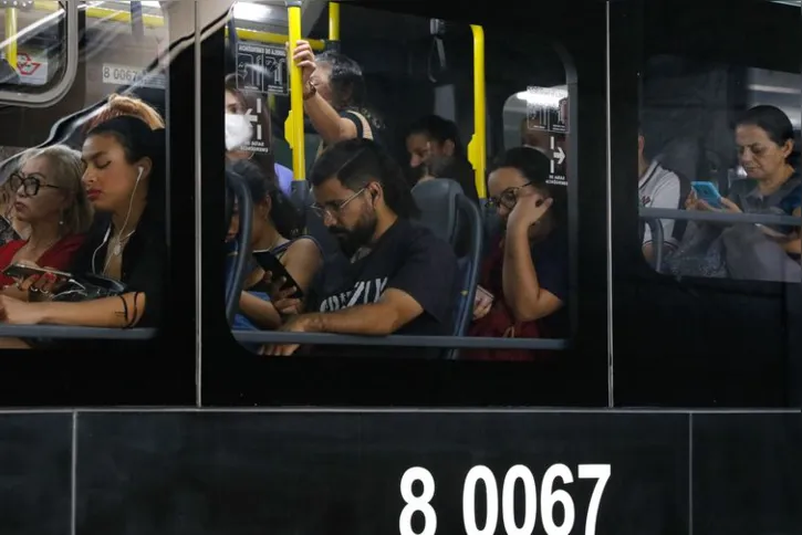 Imagem ilustrativa da imagem Metroviários dizem que governo de SP não pretendia liberar catracas
