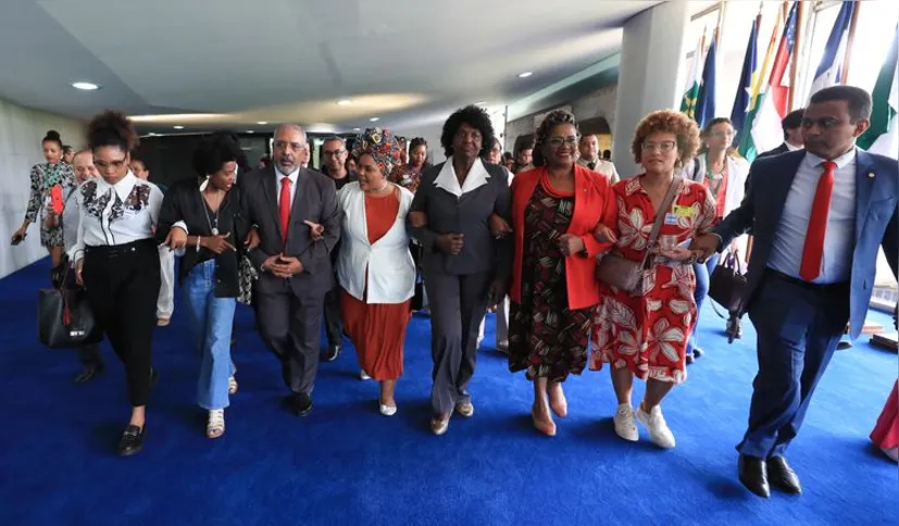 Imagem ilustrativa da imagem Primeira Frente Parlamentar Mista Antirracismo começa a funcionar