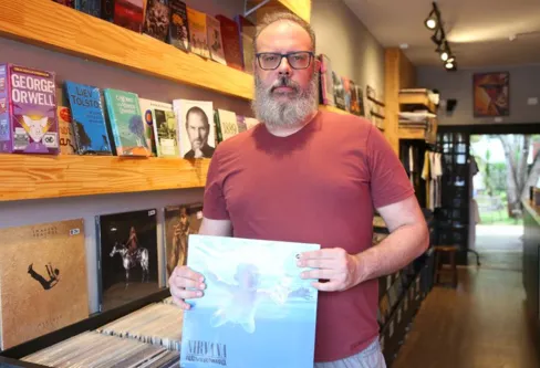 Imagem descritiva da notícia Vendas de vinil ultrapassam as de CD pela primeira vez desde 1987