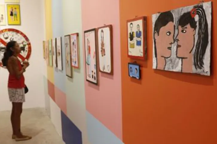 Imagem ilustrativa da imagem Artista alagoana expõe no Rio pinturas sobre novelas e cotidiano rural
