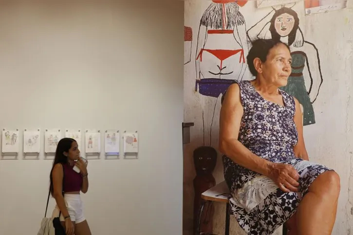 Imagem ilustrativa da imagem Artista alagoana expõe no Rio pinturas sobre novelas e cotidiano rural