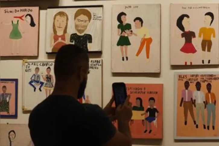 Imagem ilustrativa da imagem Artista alagoana expõe no Rio pinturas sobre novelas e cotidiano rural