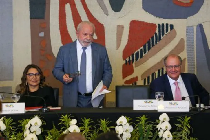 Imagem ilustrativa da imagem Lula assina decreto que recria o Conselhão