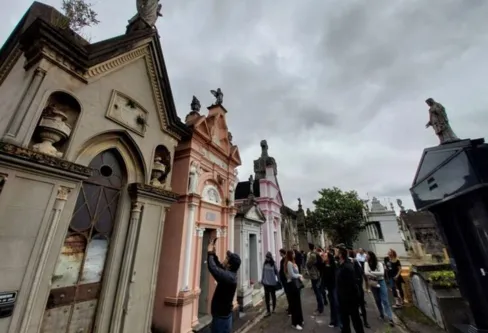 Imagem descritiva da notícia Cemitérios do país recebem visitas guiadas e viram museus a céu aberto