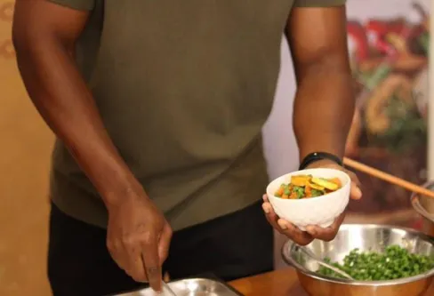 Imagem descritiva da notícia Chefs refugiados trazem memórias e pratos de países de origem