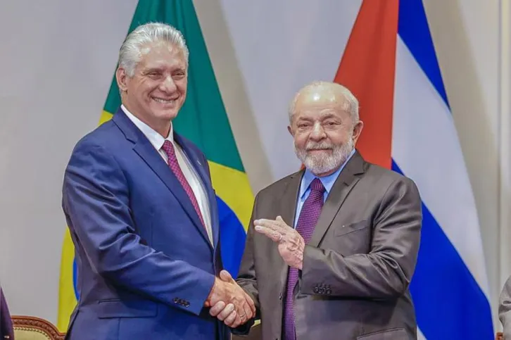 Imagem ilustrativa da imagem Em Paris, Lula se reúne com presidentes da África do Sul e de Cuba