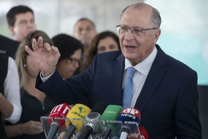 Imagem ilustrativa da imagem Governo anuncia redução de até 10,96% no preço de carros novos