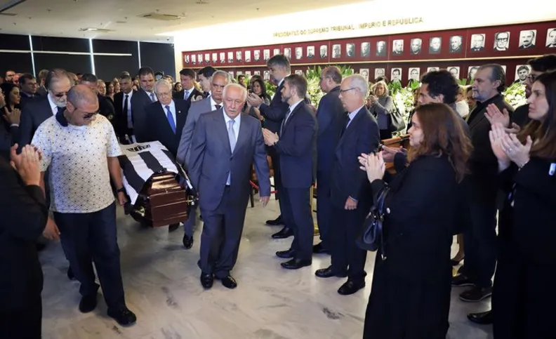 Imagem ilustrativa da imagem Corpo do ex-ministro Sepúlveda Pertence é sepultado em Brasília